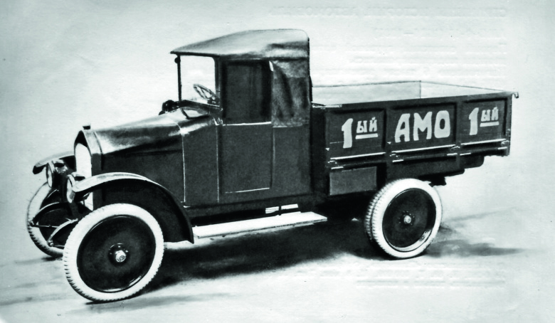 Один из первых экземпляров модели АМО-Ф-15 (разработана на базе итальянского грузовика FIAT 15), 1924