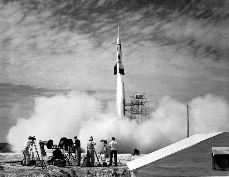 24 июля 1950 года, старт американской баллистической ракеты Bumper 8 (модифицированной немецкой  V-2). Это первый запуск с только что построенного космодрома на мысе Канаверал.