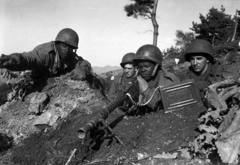 Американские солдаты во время боя возле реки Чхончхонган,1950 год. Фото: wikipedia.org