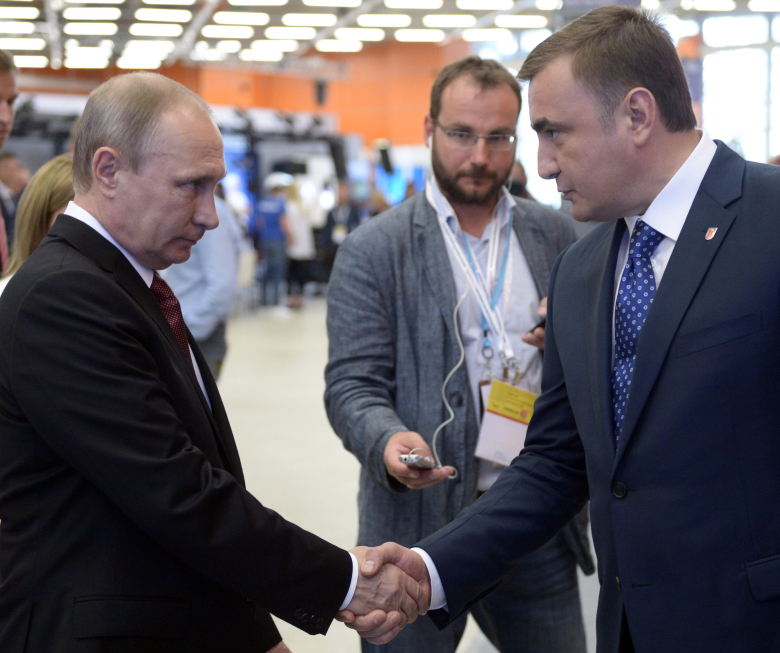 Владимир Путин и временно исполняющий обязанности губернатора Тульской области Алексей Дюмин