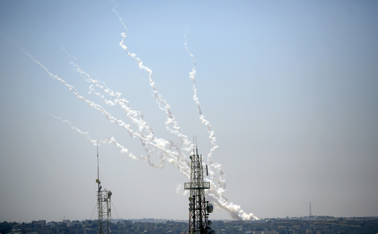 Ракеты, выпущенные из Сектора Газа. Фото: Hatem Moussa / AP/ TASS