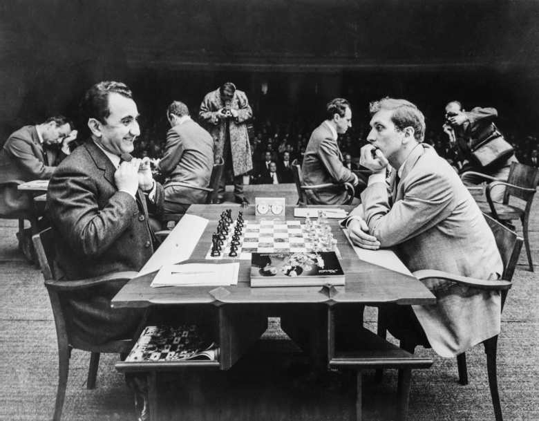 Гроссмейстеры Тигран Петросян и Роберт Фишер, 1970 год. Фото: Василий Егоров  / ТАСС