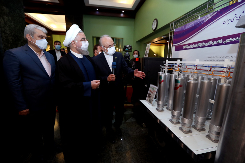 Хасан Роухани на открытии цеха усовершенствованных центрифуг для обогащения урана на атомном объекте в Натанзе. Фото: SalamPix / ABACA / TASS