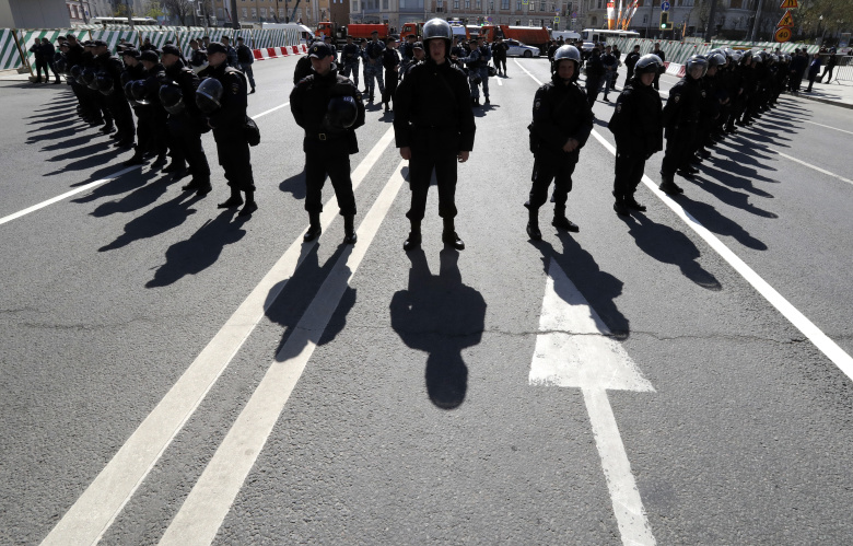Полицейские во время митинга сторонников российской оппозиции, Москва. Фото: Tatyana Makeyeva / Reuters