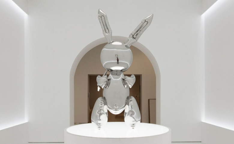 Скульптура художника Джеффа Кунса «Кролик». Фото: Christie’s / Bloomberg