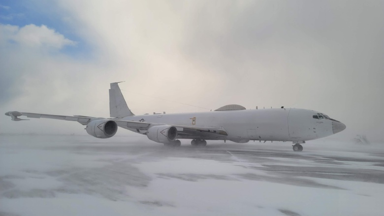 Самолет E-6B Mercury Военно-морских сил США в Исландии