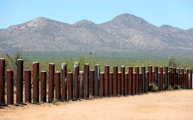 Стена на границе между США и Мексикой, Чукут-Кут, Аризона. Фото: Rick Wilking / Reuters