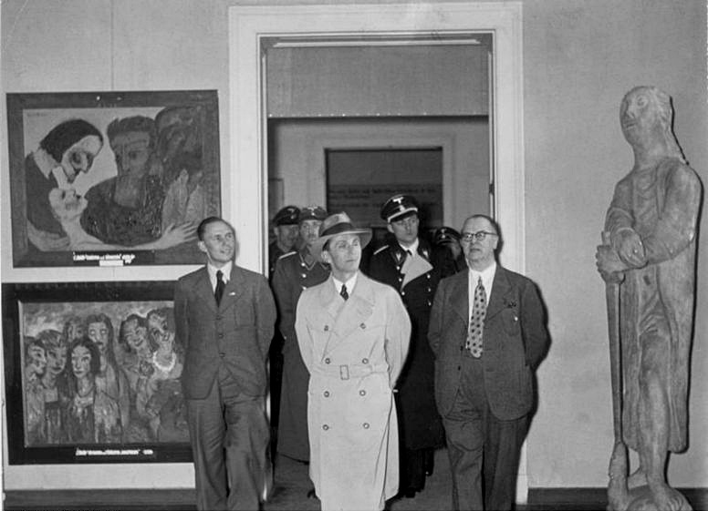 Открытие выставки "Дегенеративное "искусство" 19 июля 1937 года