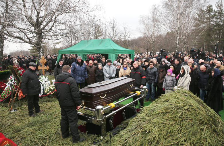 Церемония прощания с политиком Борисом Немцовым на Троекуровском кладбище.