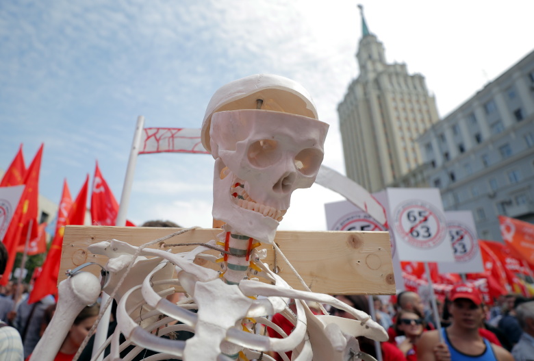 Митинг против изменений в пенсионном законодательстве в Москве. Фото: Maxim Shepenkov / EPA / TASS