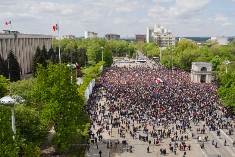 Во время акции протеста на площади Национального собрания в Кишиневе.