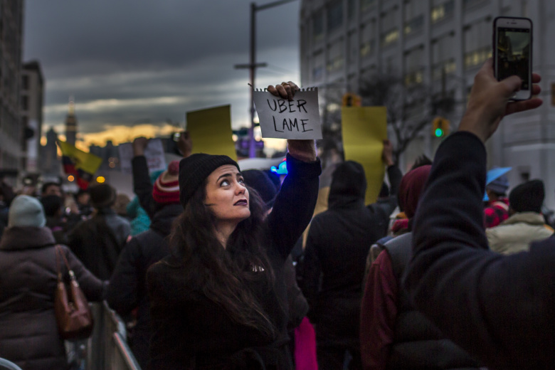 Акция протеста перед штаб-квартирой Uber в Нью-Йорке. Фото:  Michael N /Pacific / Barcroft Image / TASS