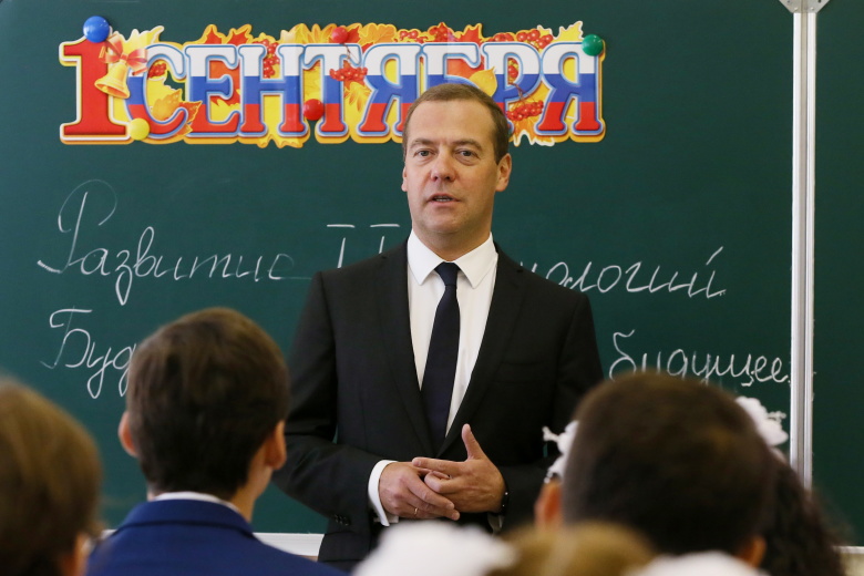Дмитрий Медведев на уроке в школе №34 в Подольске. Фото: Екатерина Штукина / пресс-служба правительства РФ / ТАСС