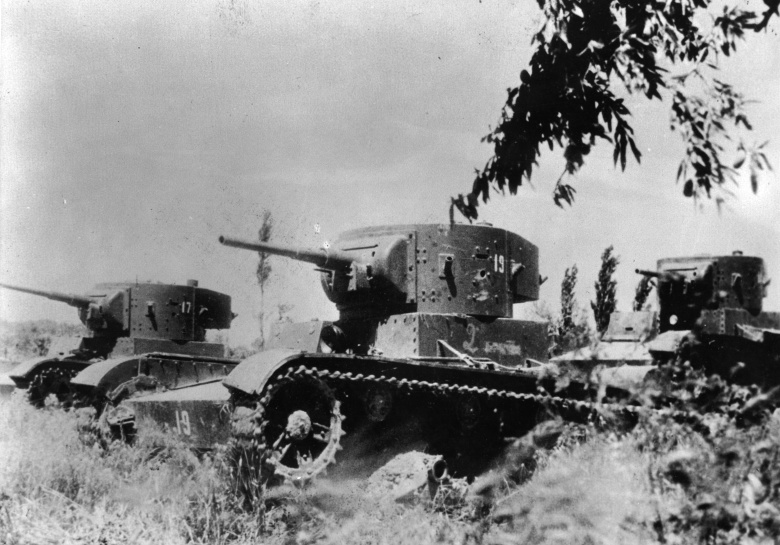 Советские танки Т-26 во время войны в Испании, 1936 год.  Фото: Hulton Archive / Getty Images