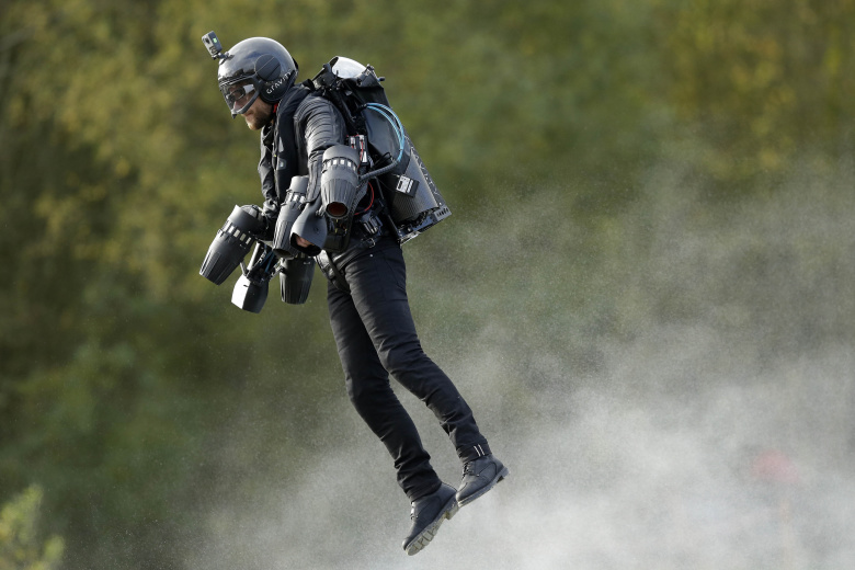 Ричард Браунинг в созданном им костюме с реактивными двигателями Фото: Tim Ireland / PA Images / TASS