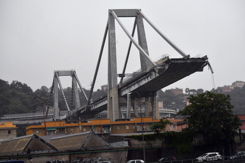 Обрущившийся в Генуе автомобильный мост