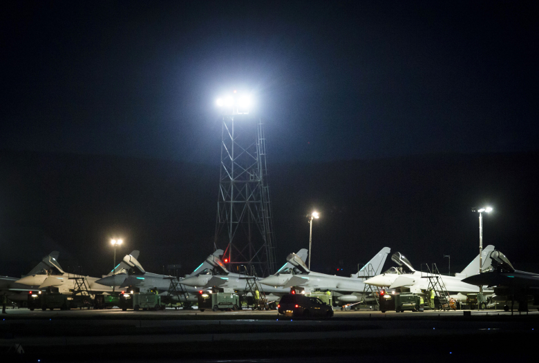 Отправка самолетов ВВС Великобритании на кипрскую авиабазу Акротири для участия в военной операции против ИГ в Сирии.