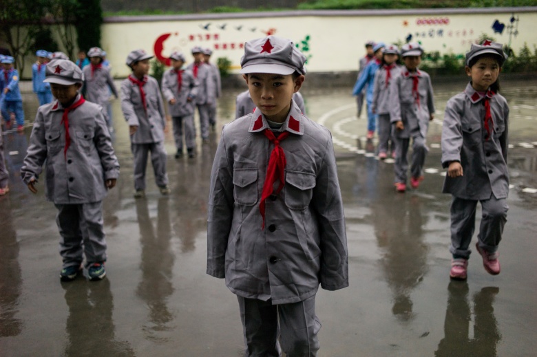 Ученики школы Ян Дэчжи. Фото: Fred Dufour / AFP
