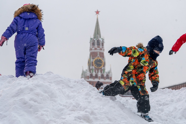 Дети на Красной площади в Москве