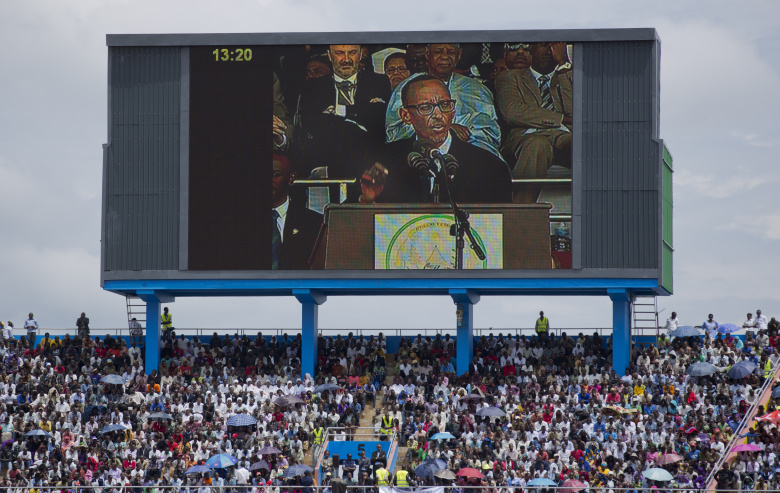Поль Кагаме выступает с речью в память о жертвах геноцида. Фото: Ben Curtis / AP / TASS