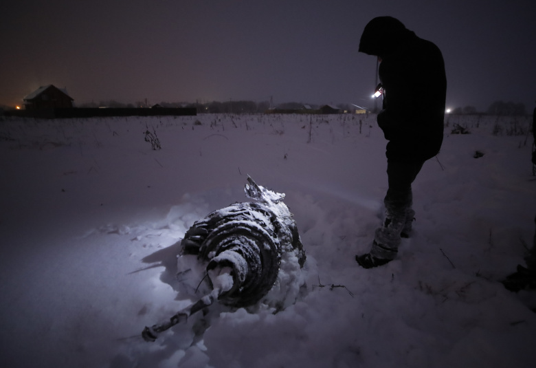 На месте крушения АН-148. Фото: Maxim Shemetov / Reuters
