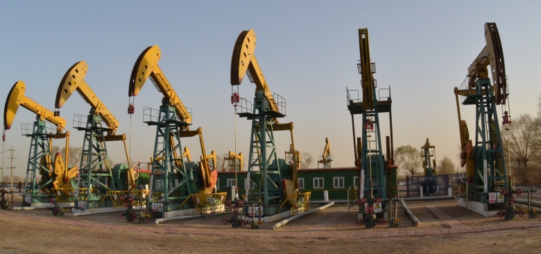 Нефтяные насосы в китайском Дацине