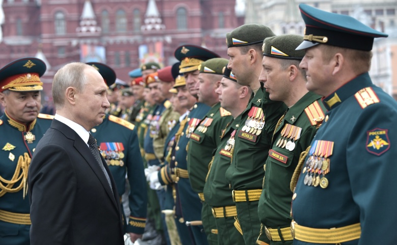 Сергей Шойгу и Владимир Путин на параде 9 мая 2019. Фото: kremlin.ru
