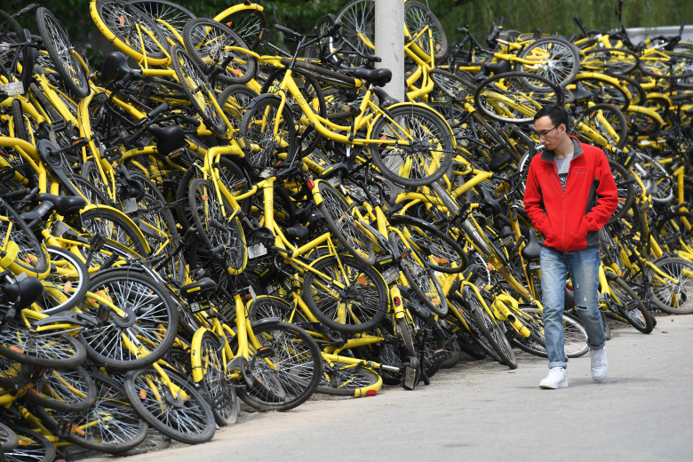 Велосипедная стоянка в Пекине. Фото: Reuters
