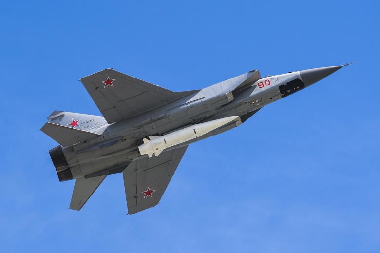 Самолет МиГ-31 с ракетой «Кинжал»