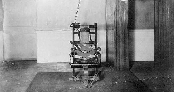 Электрический стул 1908 года. Государственная тюрьма в Оберне, Нью-Йорк, США. Фото: Library of Congress