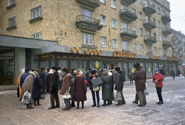 Очередь в магазин, Москва, 1991 год. Фото: Юрий Абрамочкин / РИА Новости