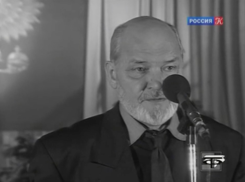 Юрий Карякин произносит речь «Россия, ты одурела» в ночь после выборов 12 декабря 1993 года