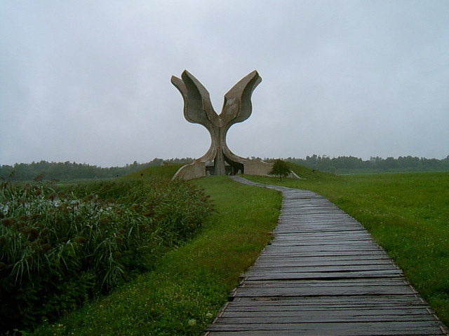«Каменный цветок»: мемориал на месте концентрационного лагеря Ясеновац. Автор Богдан Богданович