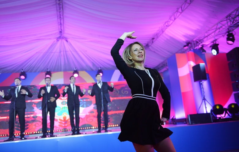 Официальный представитель российского МИД Мария Захарова танцует калинку в Сочи. Фото: Владимир Песня / РИА Новости