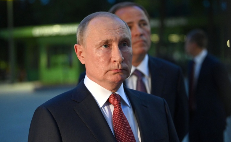 Владимир Путин во время посещения центрального городского парка «Швейцария» в Нижнем Новгороде. Фото: kremlin.ru