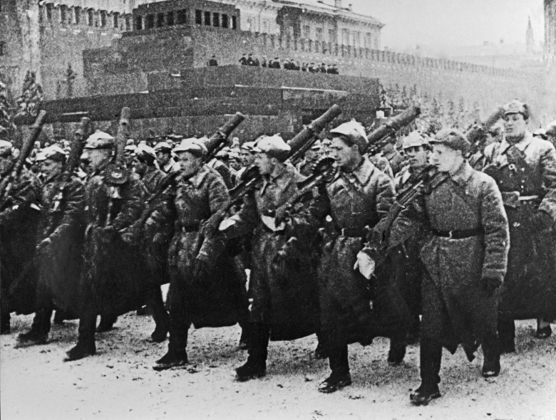 Парад на Красной площади в ноябре 1941 года. Фото: ТАСС