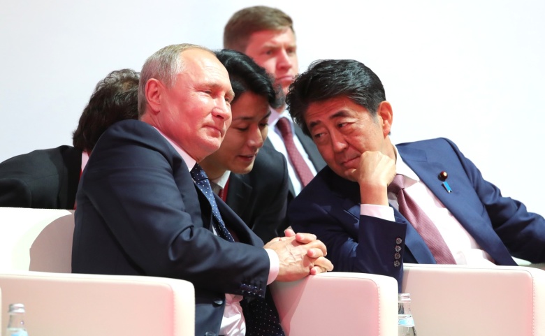 Владимир Путин и Синдзо Абэ. Фото: Kremlin / Global Look Press