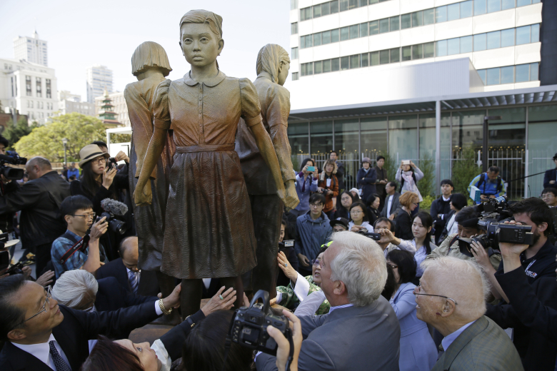 Памятник "женщинам для утешения" в Сан-Франциско. Фото: Eric Risberg / AP / TASS