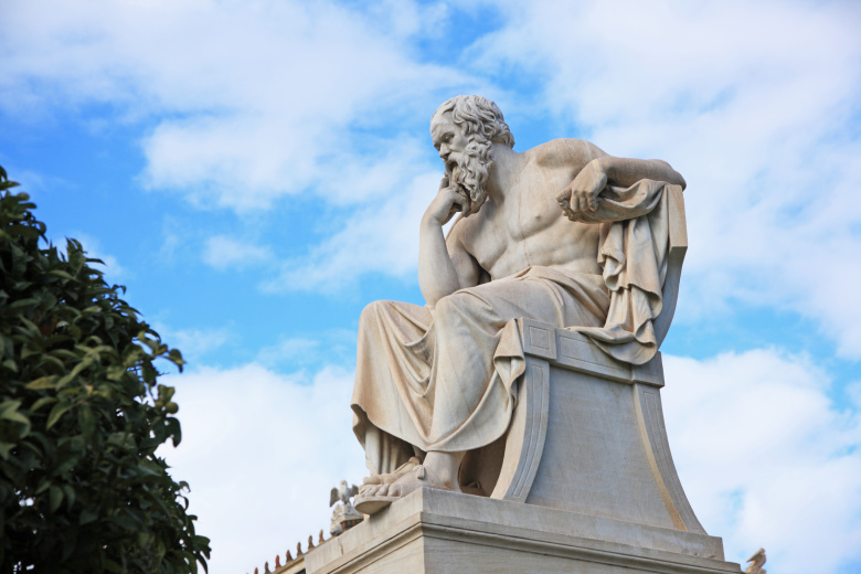 Памятник Сократу в Афинах. Фото: Hiroshi Higuchi / Getty Images