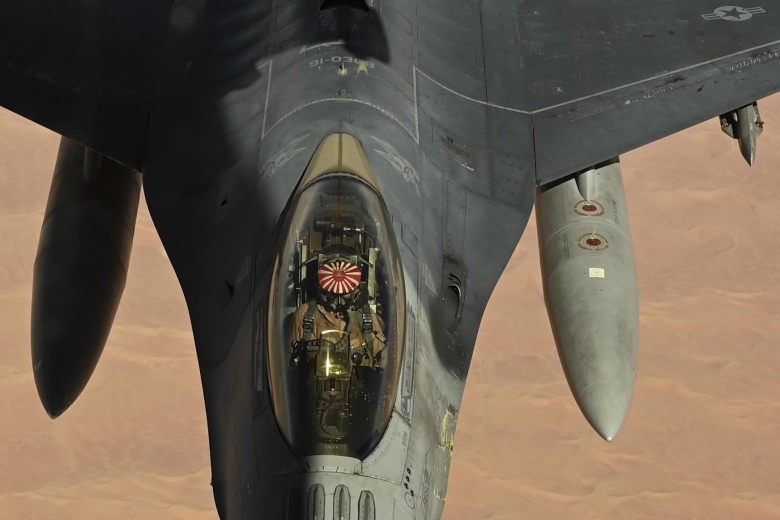 F-16 во время полета