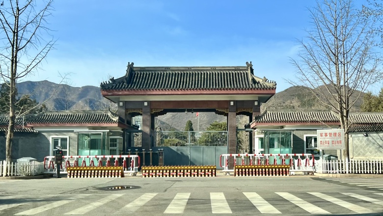 Ворота тюрьмы Циньчэн, март 2022 года. Фото: Charlie fong / Wikipedia.org
