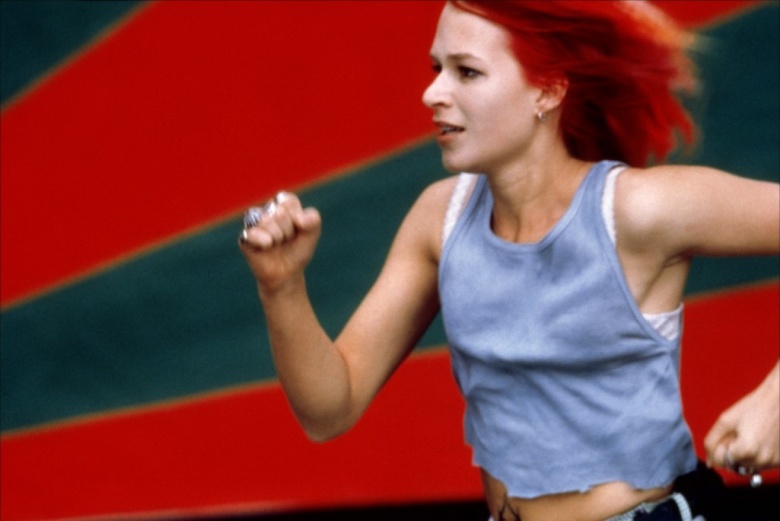 Кадр из фильма «Беги, Лола, беги» (Lola rennt, 1998. Режиссер и сценарист Том Тыквер)