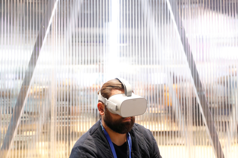 Шлем Oculus Go. Фото: Stephen Lam / Reuters