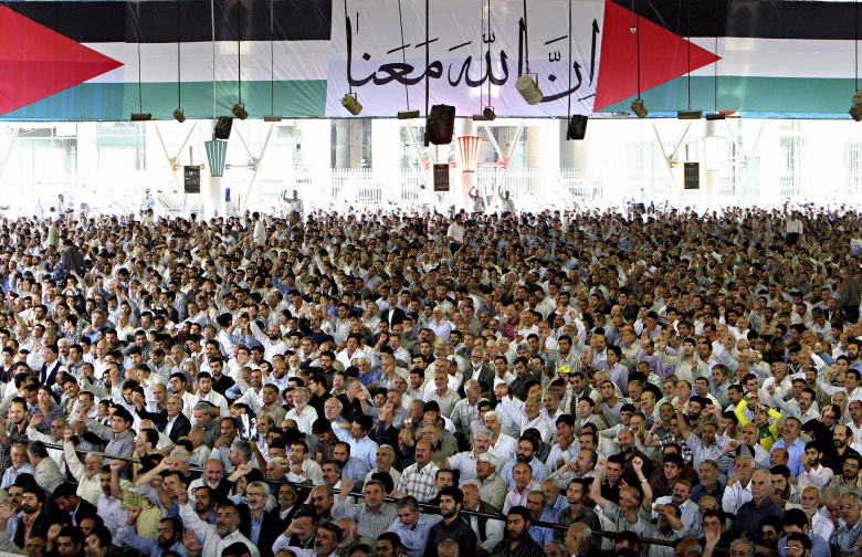 Иранцы на антиизраильском митинге. Тегеран, 18 сентября 2009 года