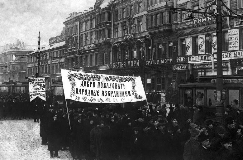 Демонстрация в поддержку Учредительного собрания, Петроград. Фото: wikipedia.org