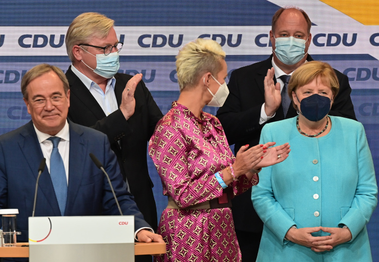 Армин Лашет и Ангела Меркель на выборах. Фото: Global Look Press/DPA/Michael Kappeler
