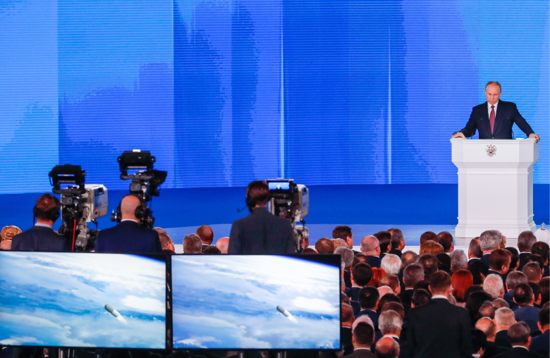 Владимир Путин во время выступления с ежегодным посланием к Федеральному Собранию РФ. Фото: Михаил Метцель / ТАСС