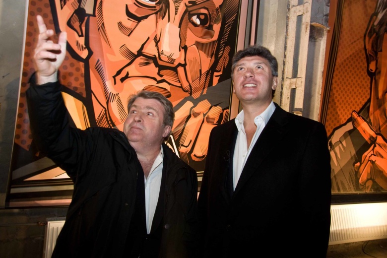 Александр Рыклин и Борис Немцов на открытии выставки "Суд над Ходорковским". Фото из архива автора