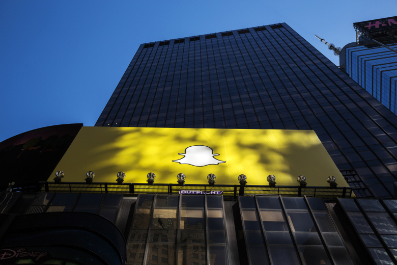 Логотип Snapchat на Times Square в Нью-Йорке. Фото: Lucas Jackson / Reuters