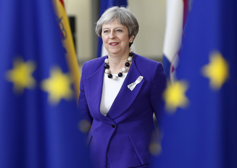 Тереза Мэй все еще выходит из ЕС. Фото: Francois Lenoir / Reuters